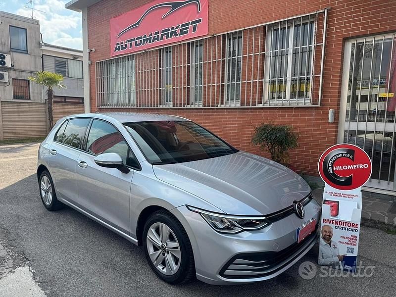 Usata VW Golf VIII Life 150 CV (110 kW) 2023 Grigio Berlina