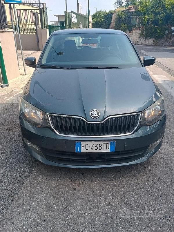 Grigio Usata 2016 Skoda Fabia Due volumi | 6500 € (Molto cara) - Immagine 1/4