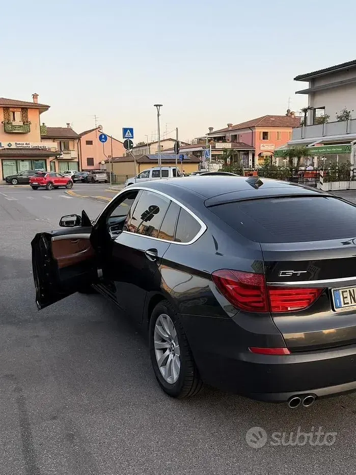 Usata BMW 520 184 CV (135 kW) 2012 Nero Berlina