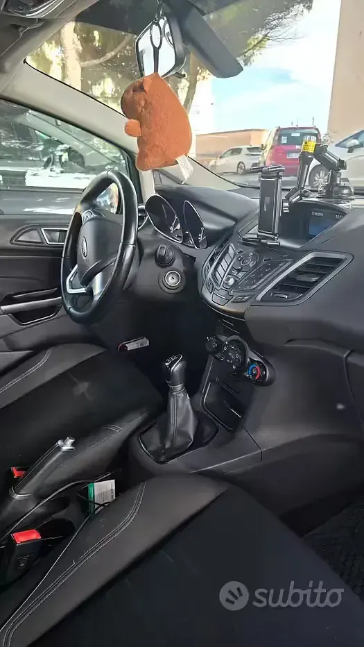 Usata Ford Fiesta 60 CV (44 kW) 2016 Grigio Utilitaria