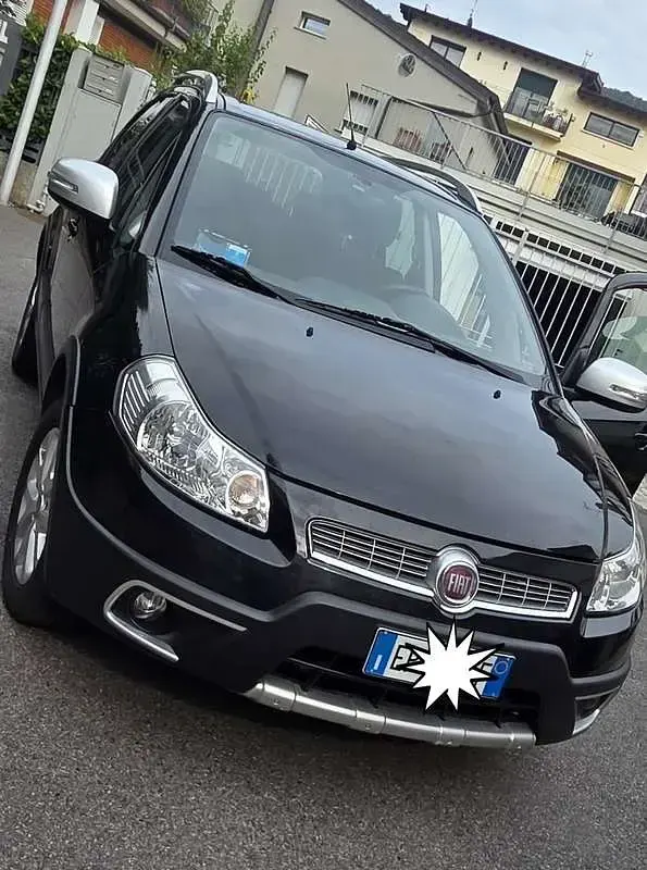 Usata Fiat Sedici Emotion 120 CV (88 kW) 2012 Nero SUV