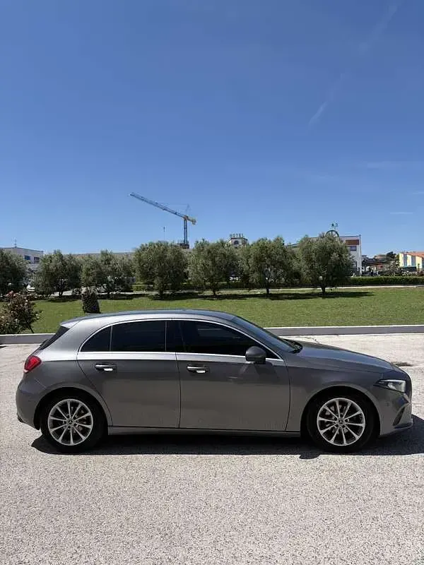 Käytetty Mercedes A180 Premium 116 HP (85 kW) 2018 Sedan