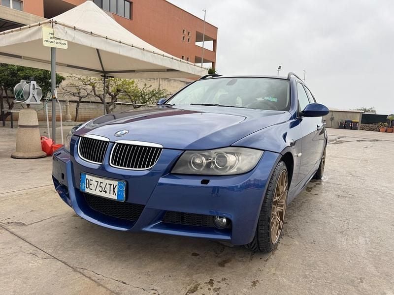 Usata BMW 330 Efficient Dynamics 300 CV (220 kW) 2007 Blu Station wagon