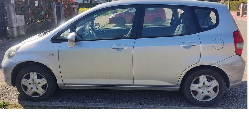 Usata Honda Jazz S 77 CV (56 kW) 2004 Argento Utilitaria
