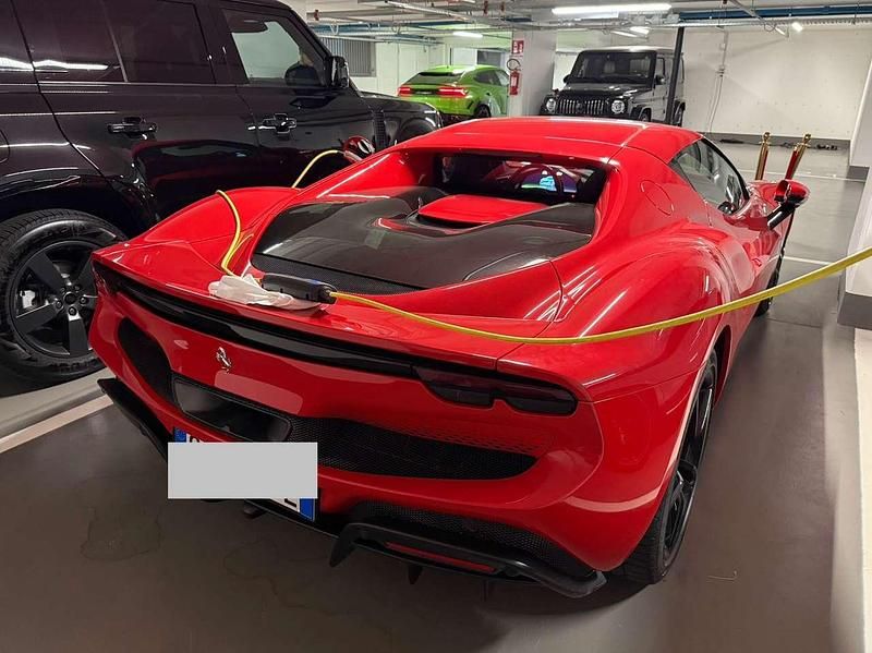 Rosso Usata 2023 Ferrari 296 Coupé | 269.000 € (Buon prezzo) - Immagine 1/4