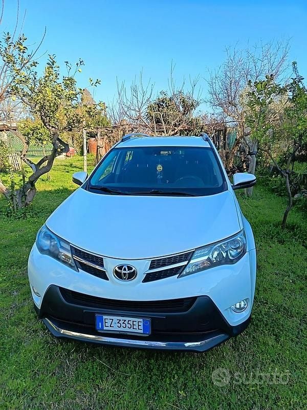 Second-hand Toyota RAV4 143 CP (105 kW) 2015 Alb SUV