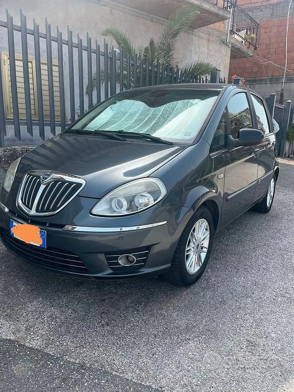 Usata Lancia Musa 90 CV (66 kW) 2012 Grigio Monovolume