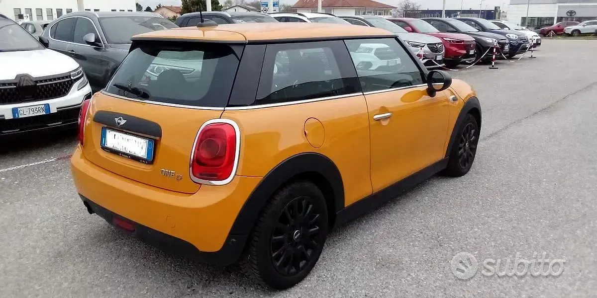 Usata Mini Cooper D 95 CV (69 kW) 2014 Giallo Utilitaria