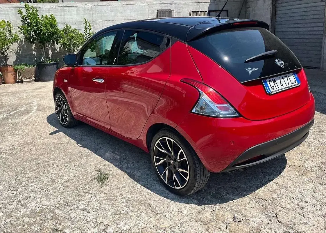 Usata Lancia Ypsilon Gold 69 CV (50 kW) 2012 Rosso Utilitaria