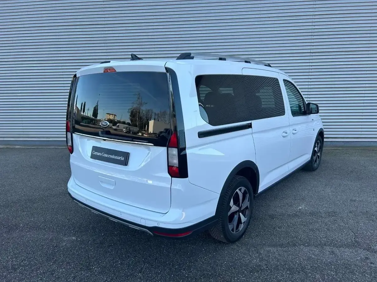 Usata Ford Tourneo Connect Active 122 CV (89 kW) 2024 Bianco Monovolume