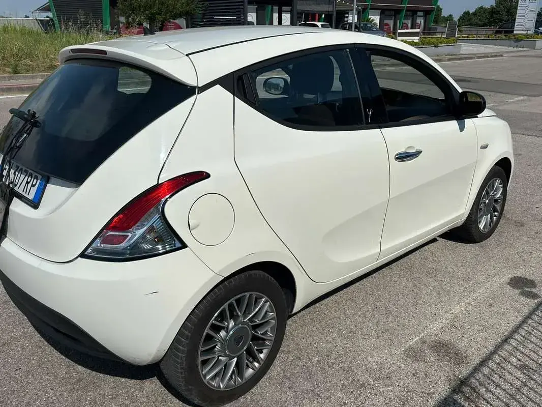 Usata Lancia Ypsilon 60 CV (44 kW) 2012 Utilitaria