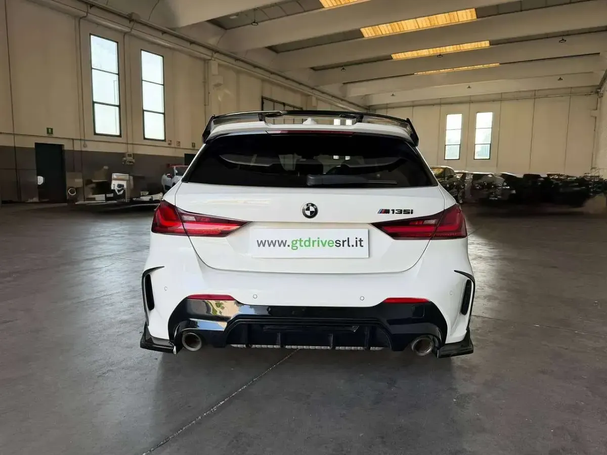 Usata BMW M135 M Sport 306 CV (225 kW) 2021 Bianco pastello Utilitaria