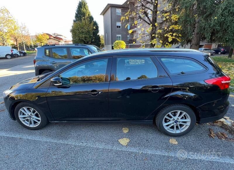 Usata Ford Focus 120 CV (88 kW) 2015 Nero Station wagon