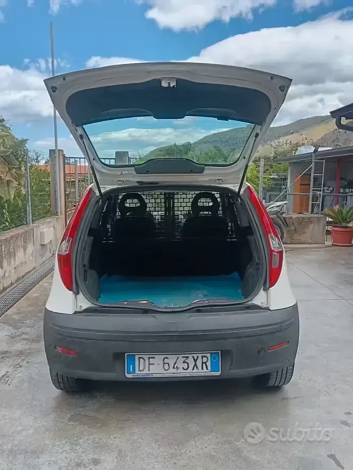 Usata Fiat Punto 69 CV (50 kW) 2007 Bianco Utilitaria