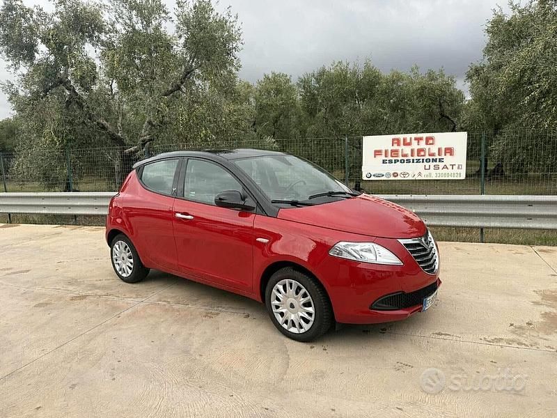 Usata Lancia Ypsilon 69 CV (50 kW) 2013 Rosso Utilitaria