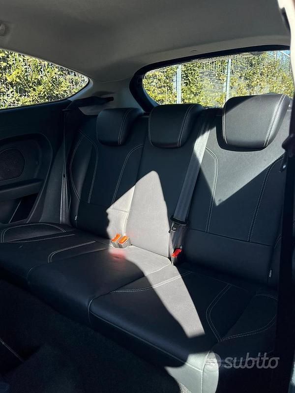 Usata Ford Fiesta Individual 2012 Nero Utilitaria