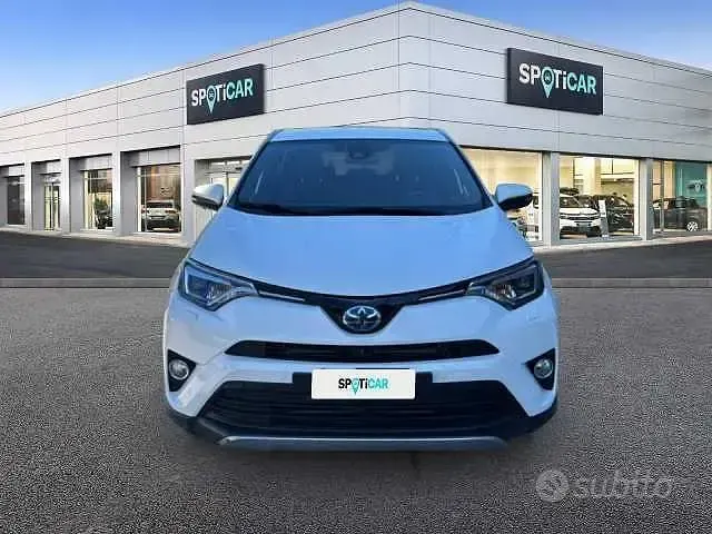 Usata Toyota RAV4 Hybrid Lounge 155 CV (114 kW) 2017 Bianco SUV