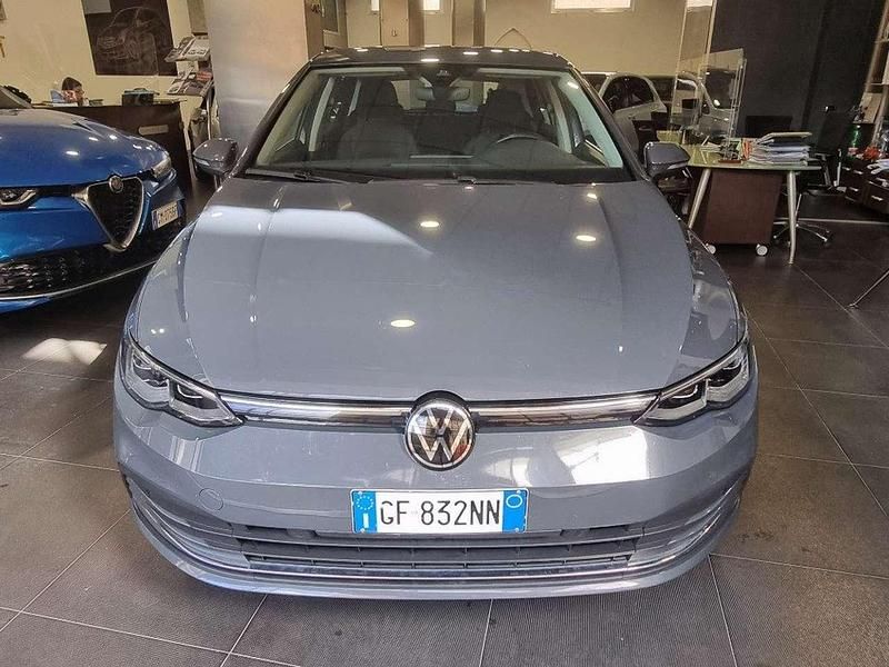 Grigio scuro Usata 2021 VW Golf VIII Style Tre volumi | 17.990 € (Ottimo prezzo) - Immagine 1/4