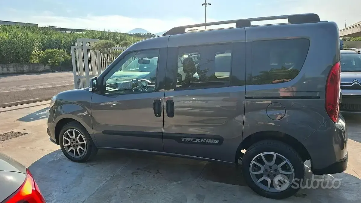 Usata Fiat Doblò Trekking 120 CV (88 kW) 2018 Grigio Monovolume