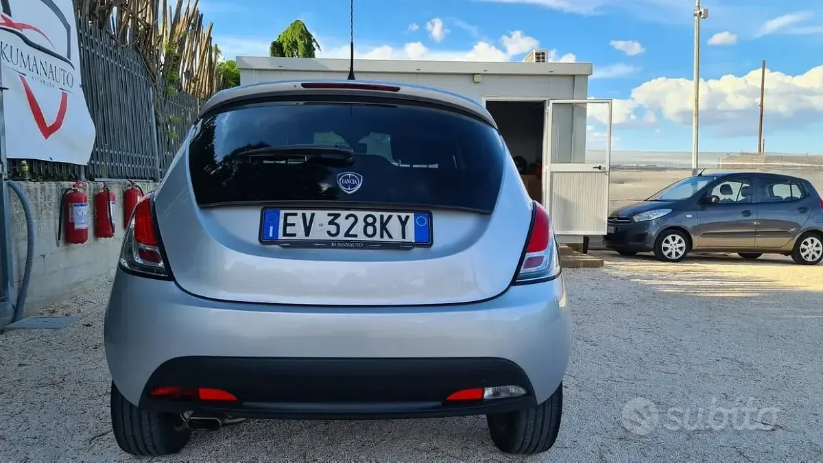 Usata Lancia Ypsilon 69 CV (50 kW) 2014 Grigio Utilitaria