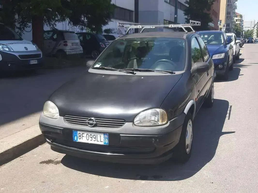 Usata Opel Corsa 54 CV (39 kW) 1999 Nero Berlina