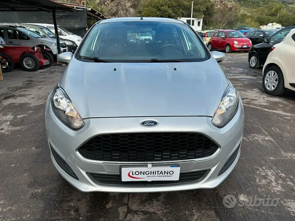 Usata Ford Fiesta 75 CV (55 kW) 2014 Grigio Utilitaria