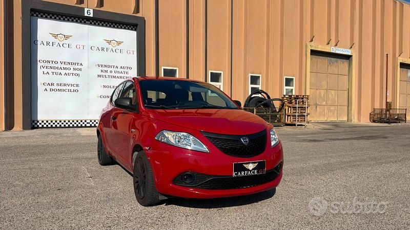 Usata Lancia Ypsilon 69 CV (50 kW) 2019 Rosso Utilitaria