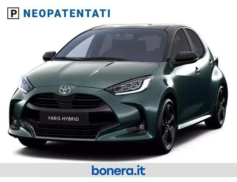 Nuova Toyota Yaris Hybrid Premium 131 CV (96 kW) 2026 Forest green & black Berlina