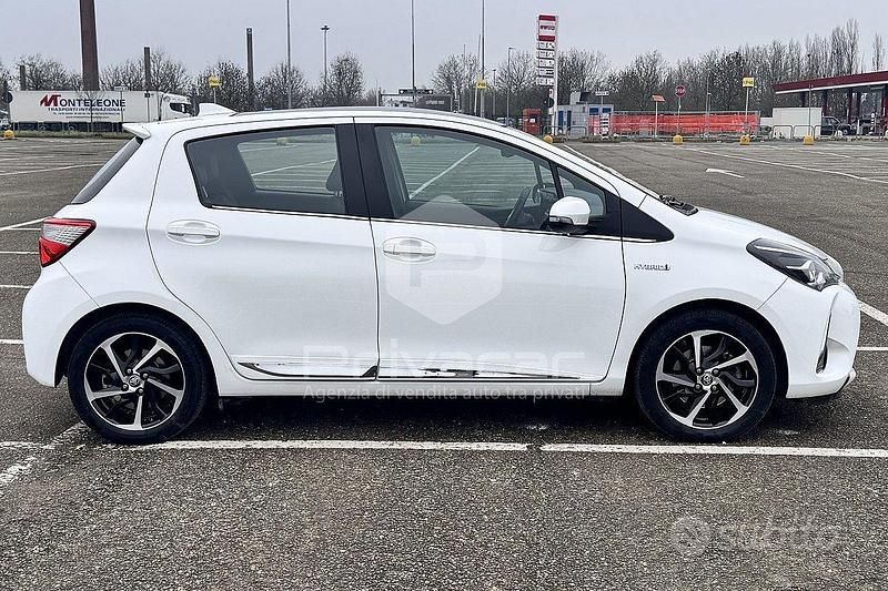 Usata Toyota Yaris Hybrid Trend 73 CV (53 kW) 2019 Bianco Utilitaria