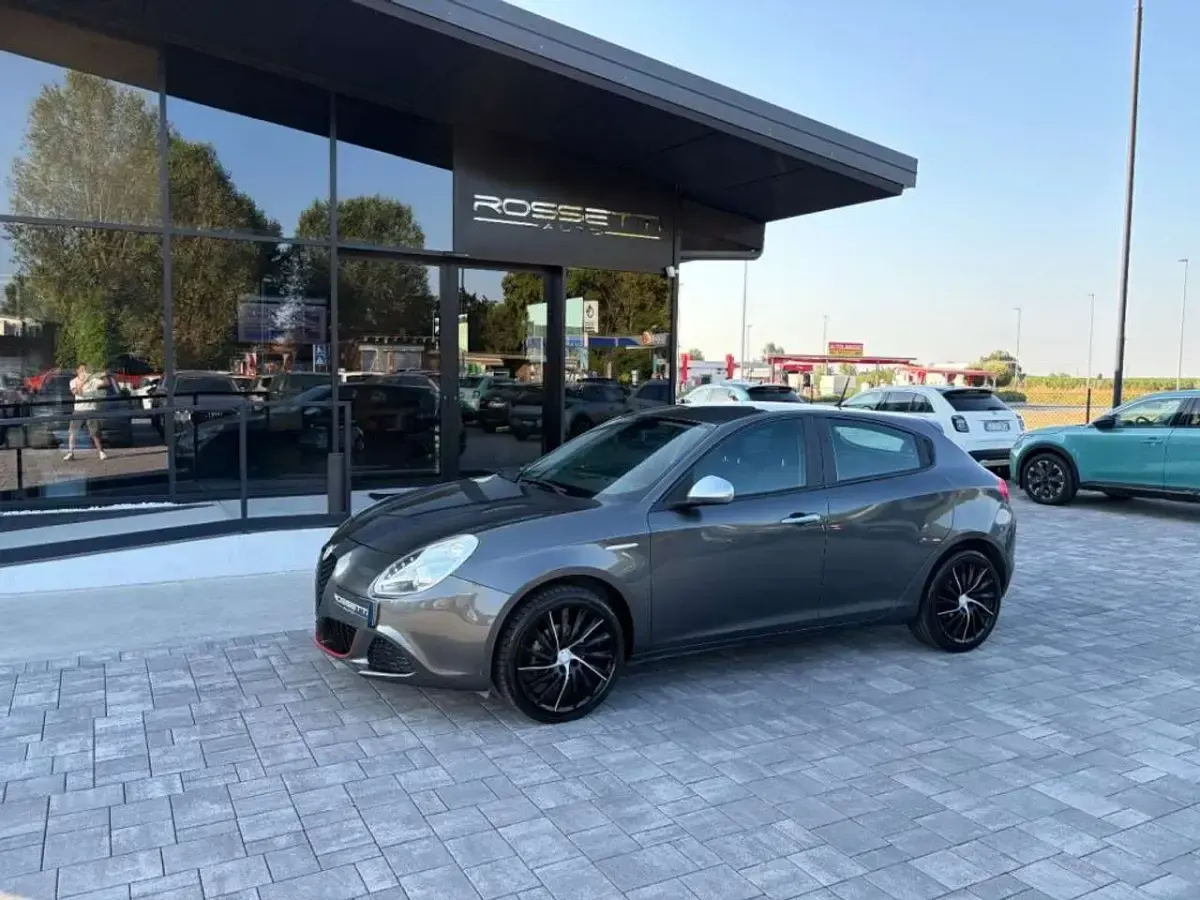 Usata Alfa Romeo Giulietta 105 CV (77 kW) 2013 Grigio Utilitaria
