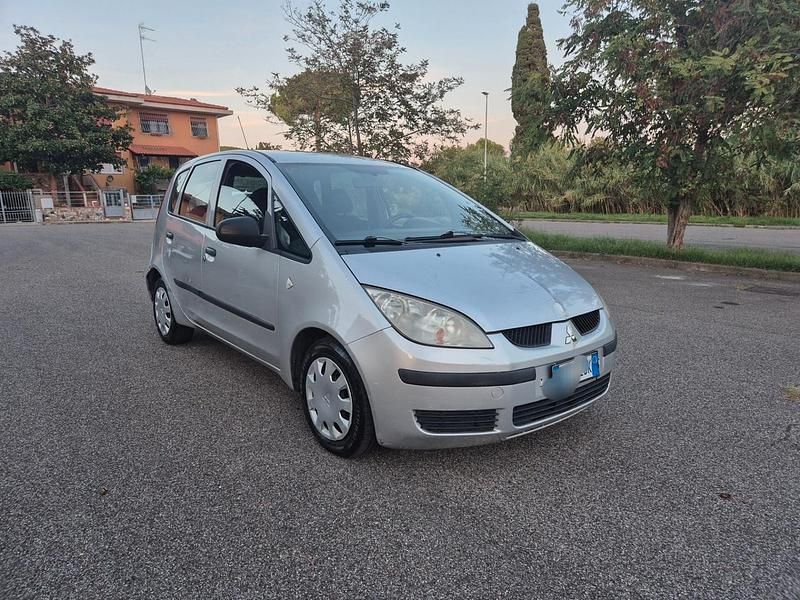 Usata Mitsubishi Colt Inform 75 CV (55 kW) 2008 Argento Berlina