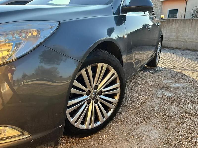 Usata Opel Insignia 160 CV (117 kW) 2012 Grigio Station wagon
