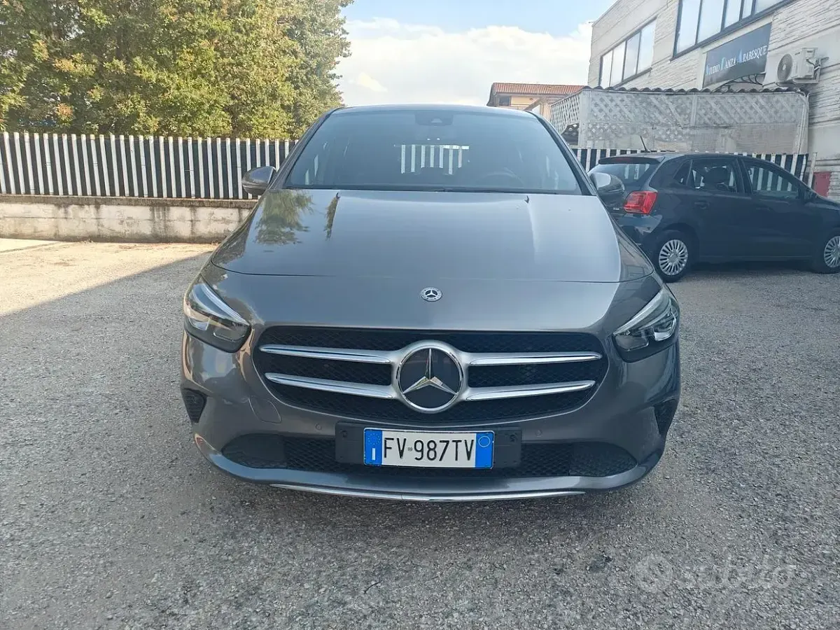 Usata Mercedes B180 Business 116 CV (85 kW) 2019 Grigio Utilitaria