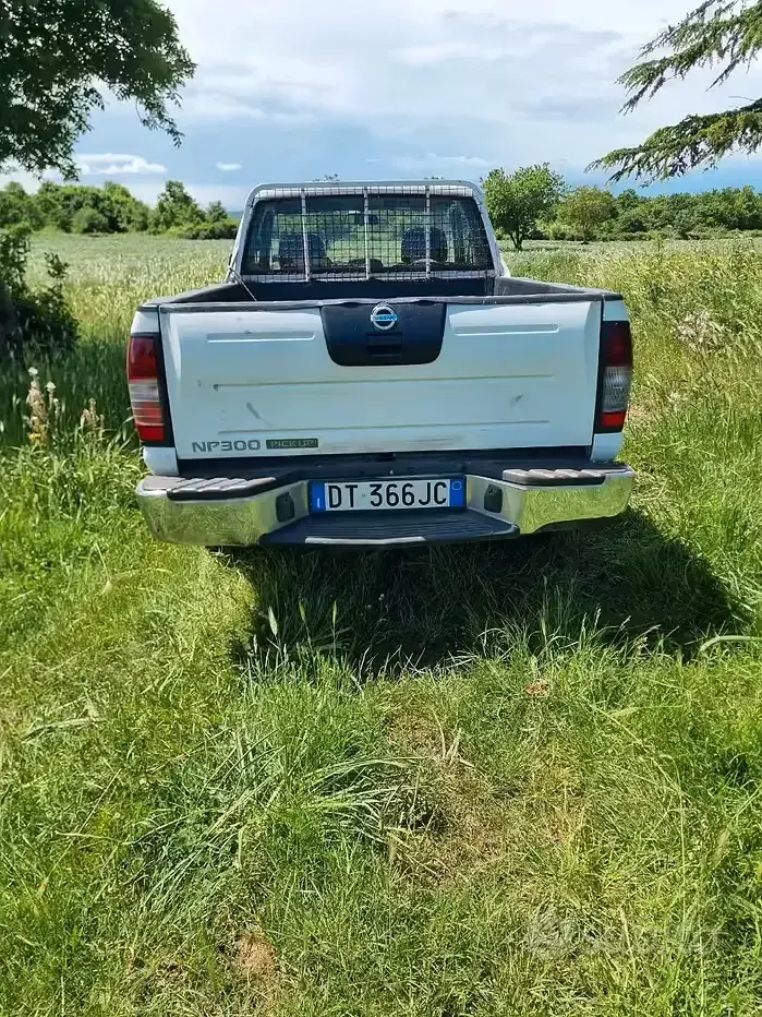 Usata Nissan Navara 133 CV (97 kW) 2008 Pick-up
