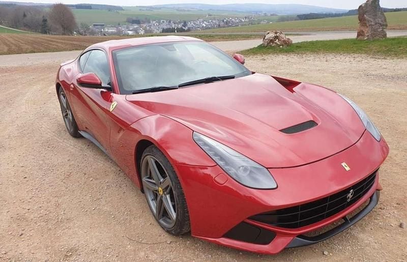 Usata Ferrari F12 741 CV (545 kW) 2013 Rosso Coupé