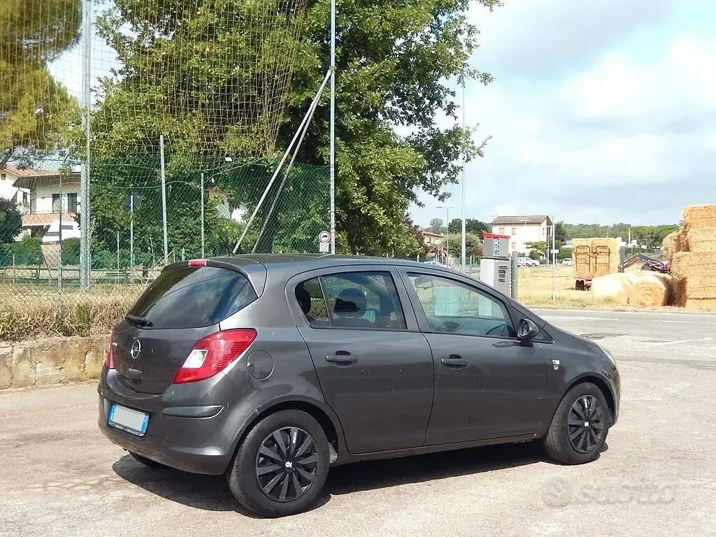 Usata Opel Corsa 85 CV (62 kW) 2010 Grigio Utilitaria