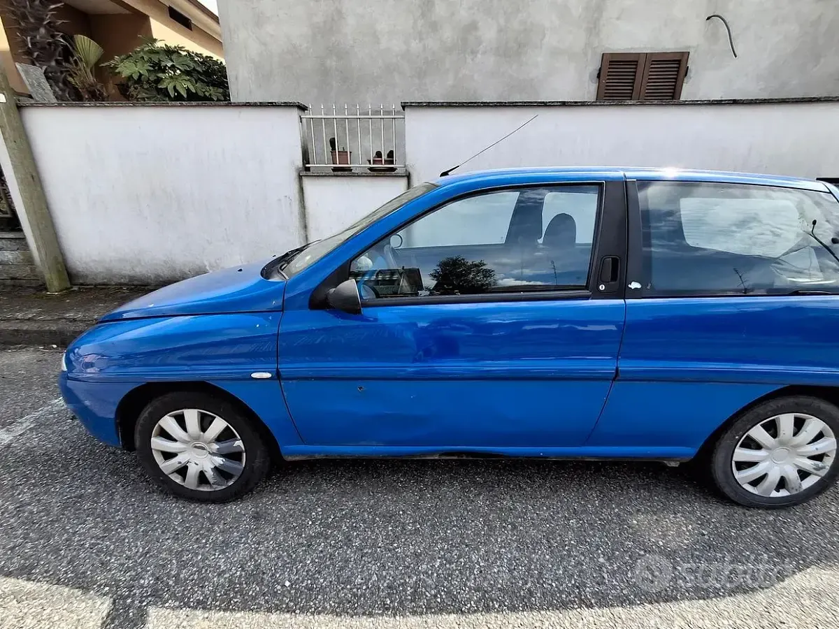 Usata Lancia Ypsilon 60 CV (44 kW) 2001 Utilitaria