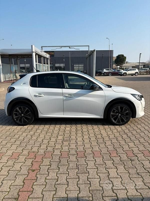 Usata Peugeot 208 GT 100 CV (73 kW) 2021 Bianco Utilitaria