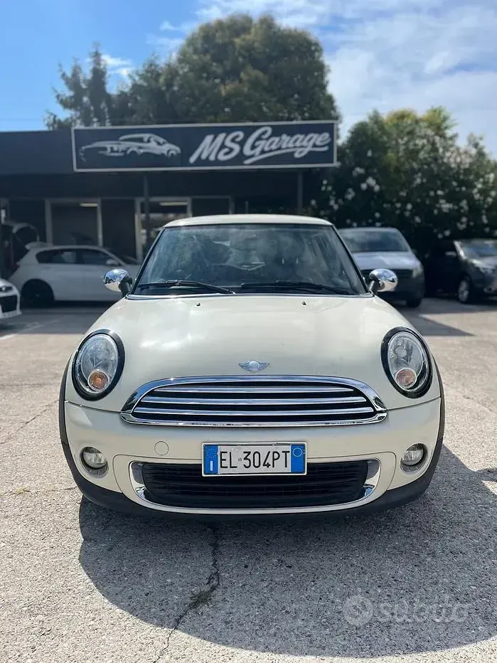 Usata Mini Cooper 75 CV (55 kW) 2012 Beige Utilitaria