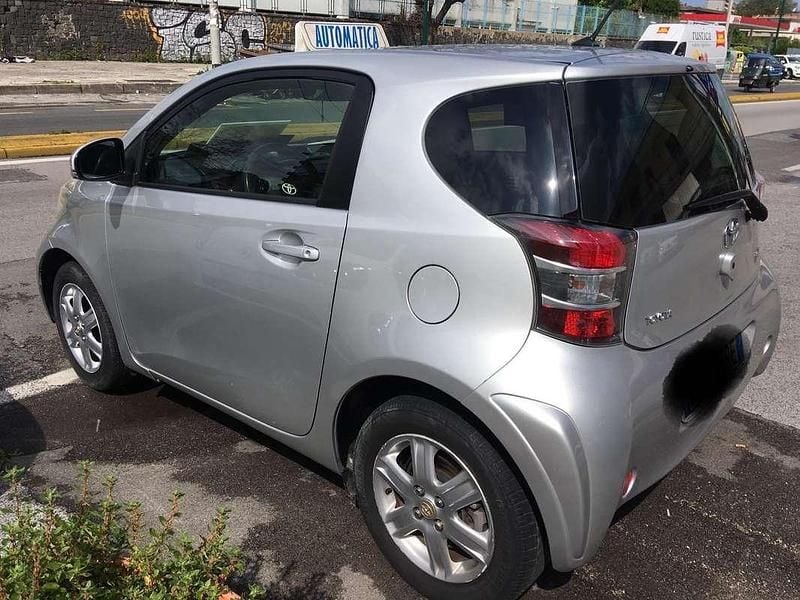 Usata Toyota iQ 68 CV (50 kW) 2012 Argento Utilitaria