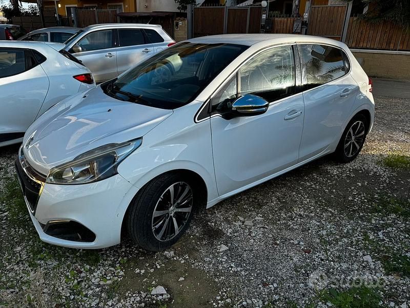 Usata Peugeot 208 Allure 75 CV (55 kW) 2016 Bianco Utilitaria
