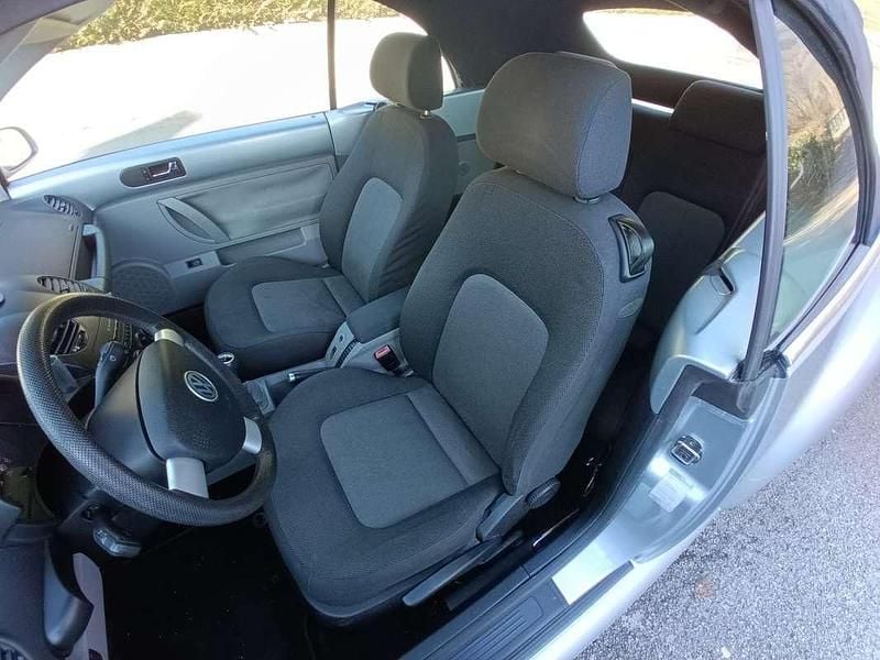 Usata VW New Beetle 102 CV (75 kW) 2004 Argento Utilitaria