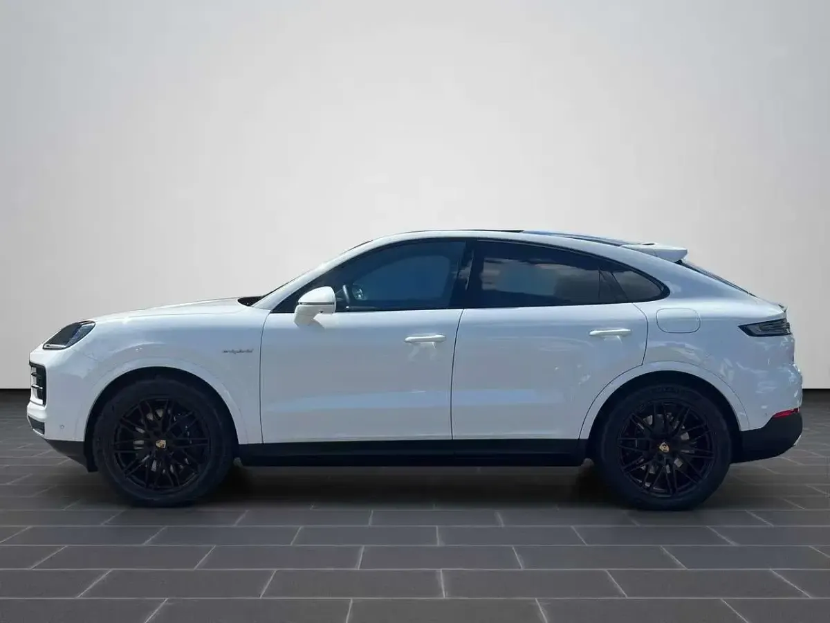 Usata Porsche Cayenne Sport 470 CV (345 kW) 2025 Bianco metallizzato SUV