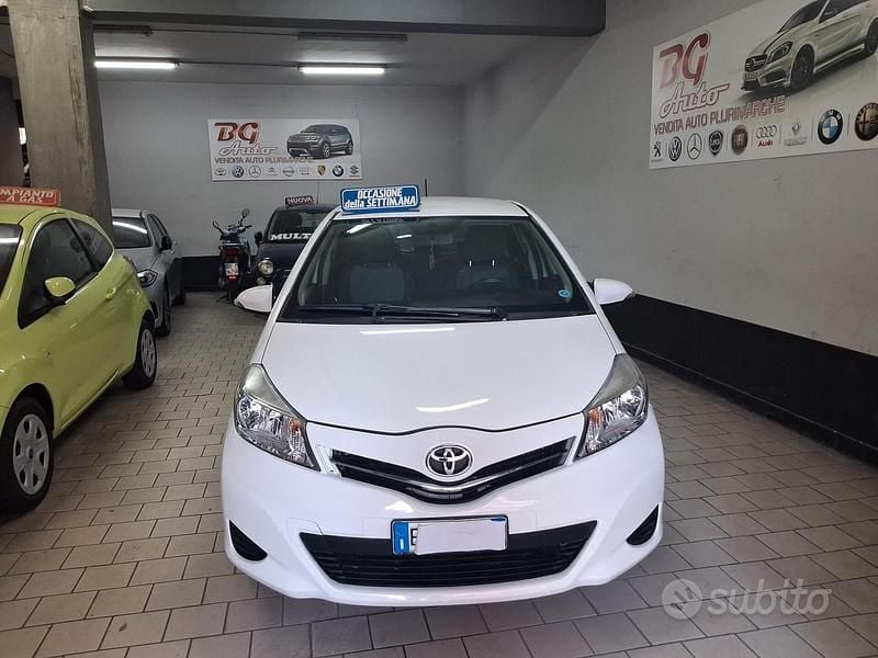 Usata Toyota Yaris 69 CV (50 kW) 2013 Bianco Berlina