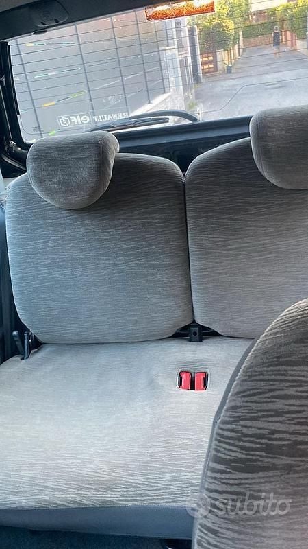 Usata Renault Twingo 58 CV (42 kW) 2002 Nero Utilitaria