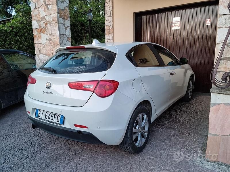 Usata Alfa Romeo Giulietta 105 CV (77 kW) 2015 Bianco Berlina