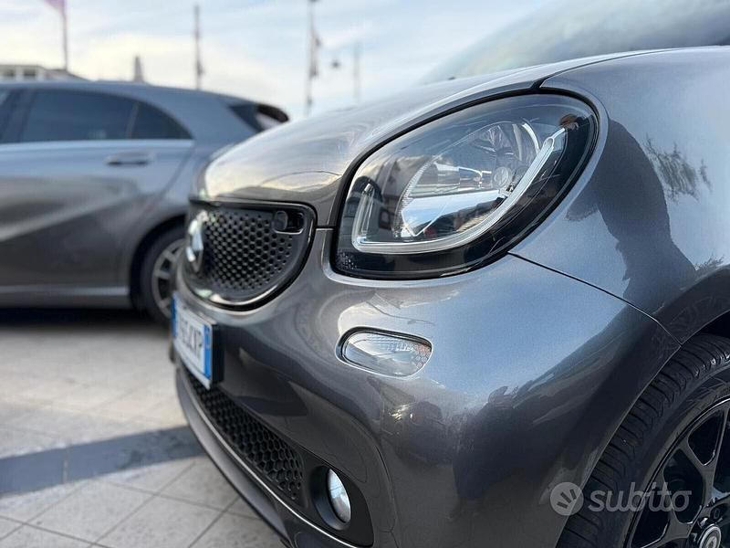 Usata Smart ForFour 71 CV (52 kW) 2015 Grigio Utilitaria
