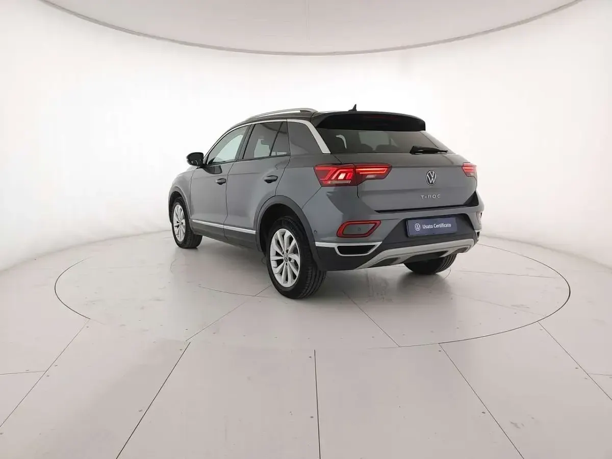Usata VW T-Roc Style 110 CV (80 kW) 2022 Indium grey metallizzato/nero SUV