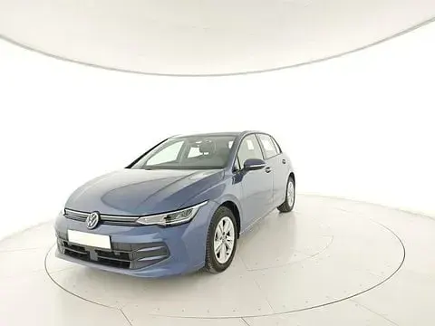 Usata VW Golf VIII Life 116 CV (85 kW) 2025 Blu Utilitaria