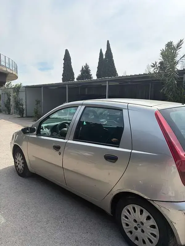 Usata Fiat Punto Feel 60 CV (44 kW) 2003 Grigio Utilitaria